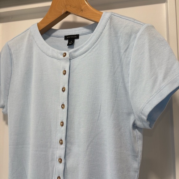Ann Taylor Light Blue Rib Knit Button-Up T-Shirt Top Size Medium - Picture 2 of 7